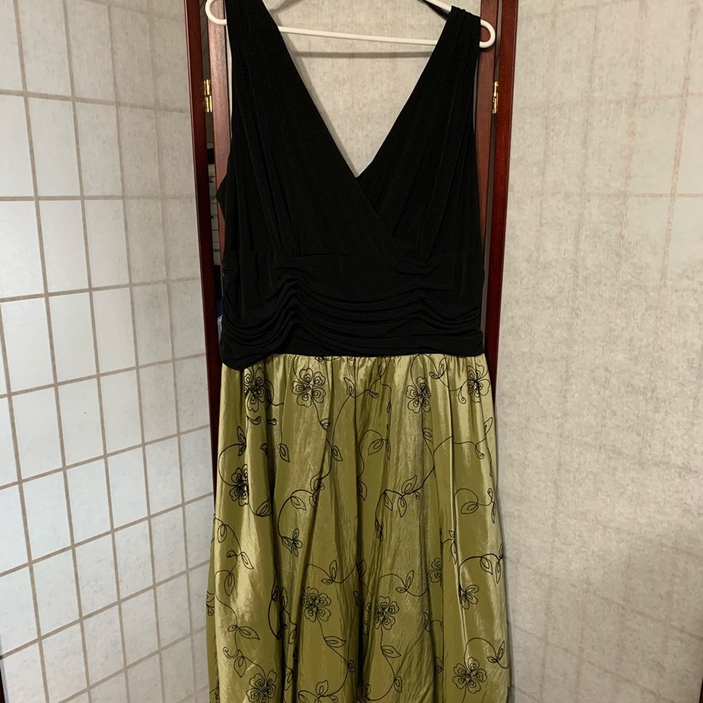 Laura plus dress